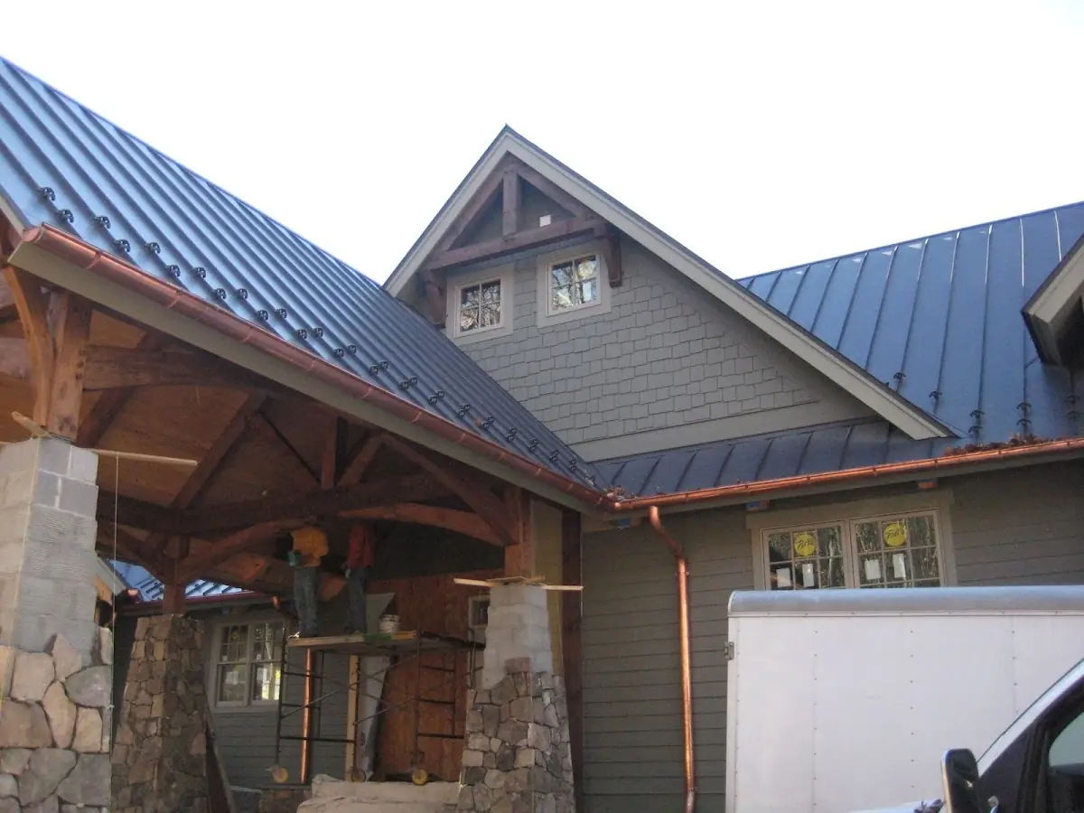 Craftsman Roofing team delivering quality roofing work in Stoopville
